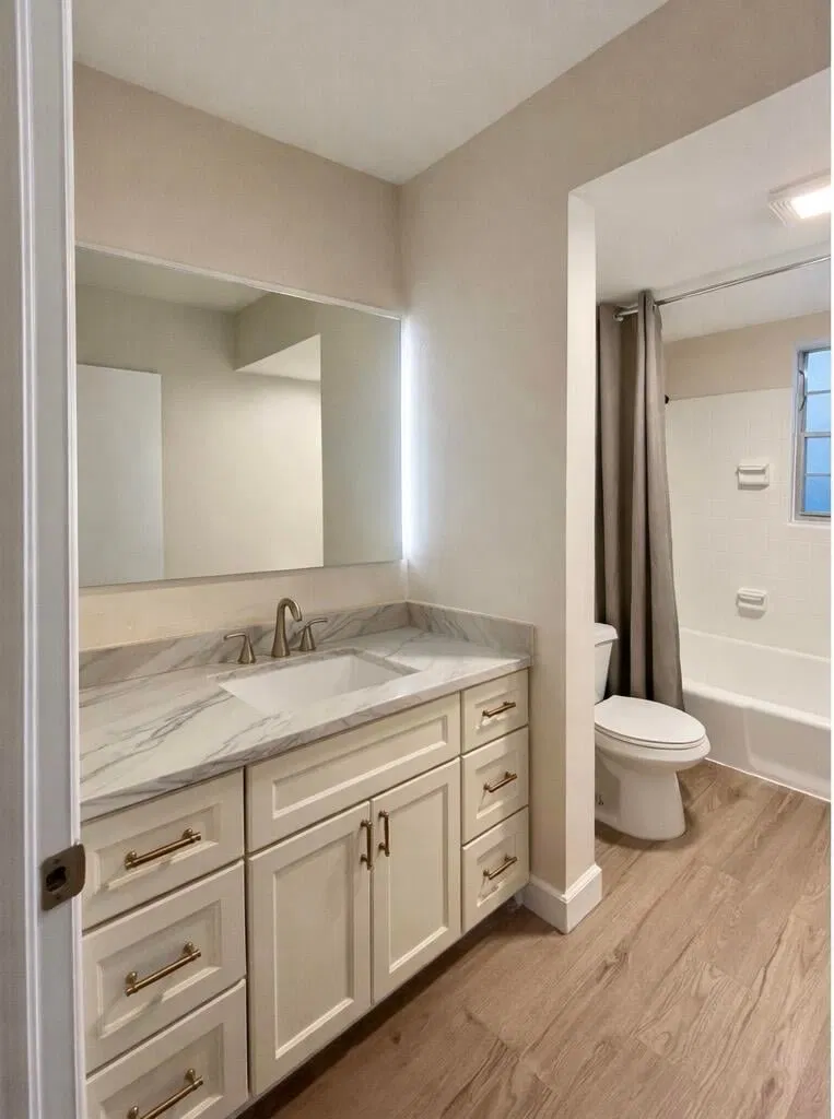 Unit 205 photo 10