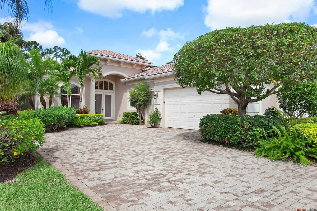 Mirasol Country Club Residence
