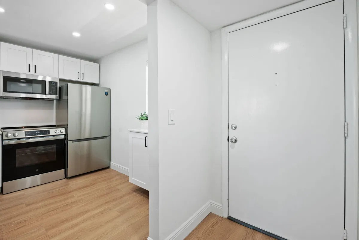Unit 2160 photo 10