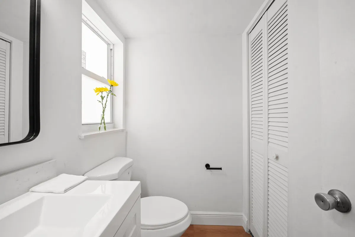Unit 2160 photo 16
