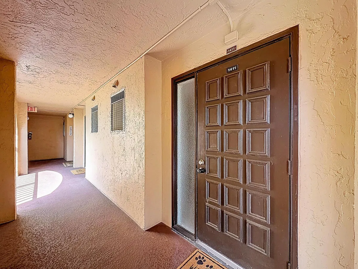 Unit 1411 photo 4