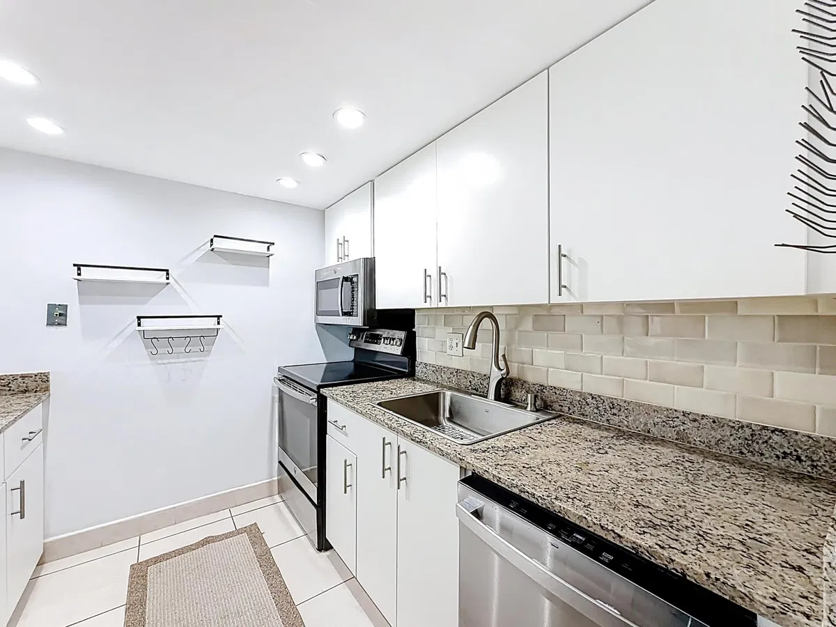 Unit 1411 photo 7
