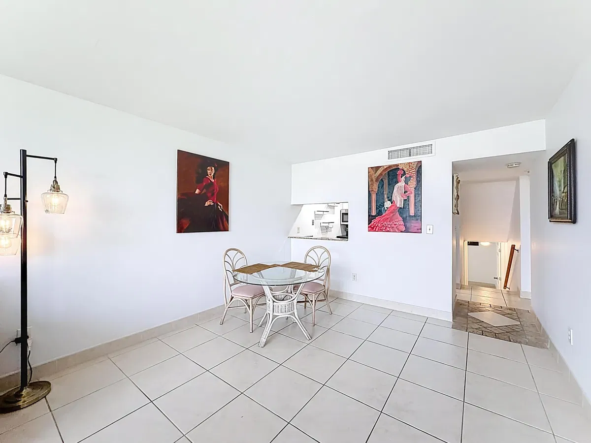 Unit 1411 photo 13