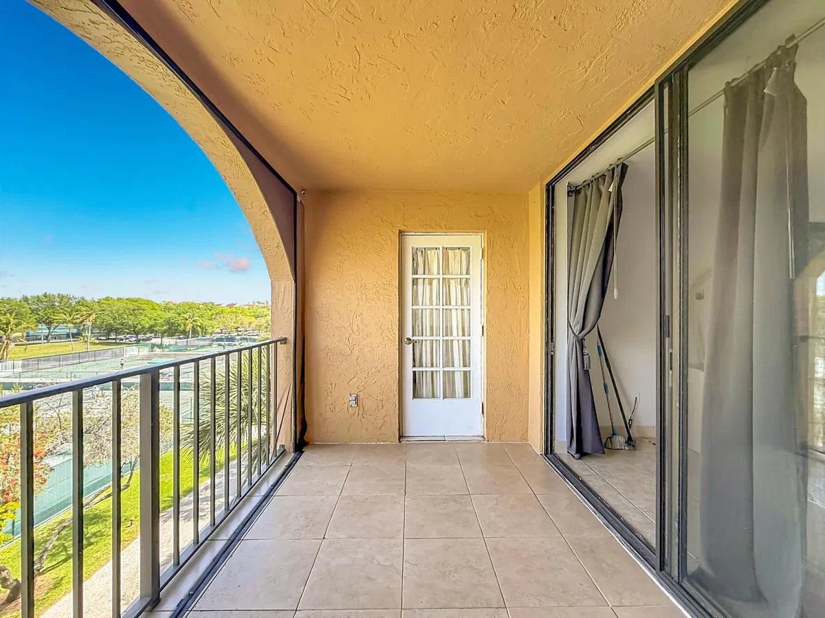 Unit 1411 photo 19