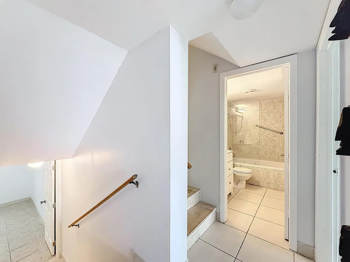 Unit 1411 photo 22
