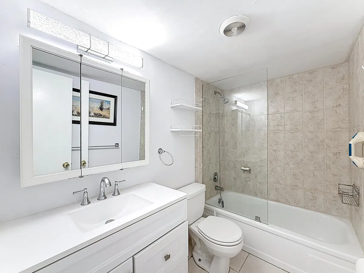 Unit 1411 photo 25