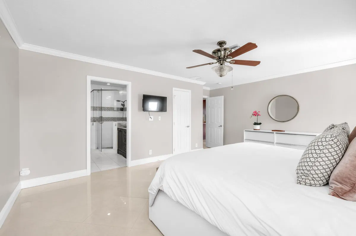 Residence photo 16