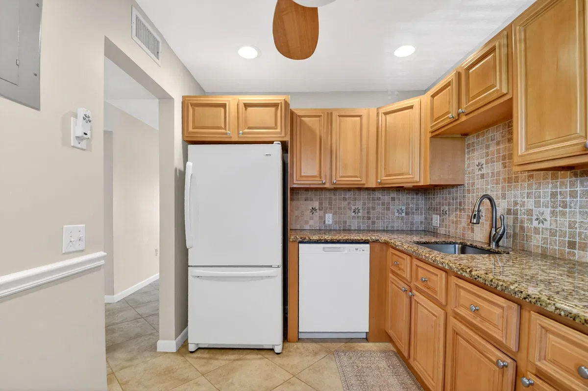  Unit 304 photo 7