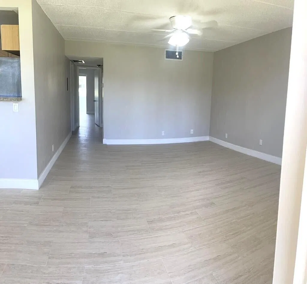 Unit 112 photo 4
