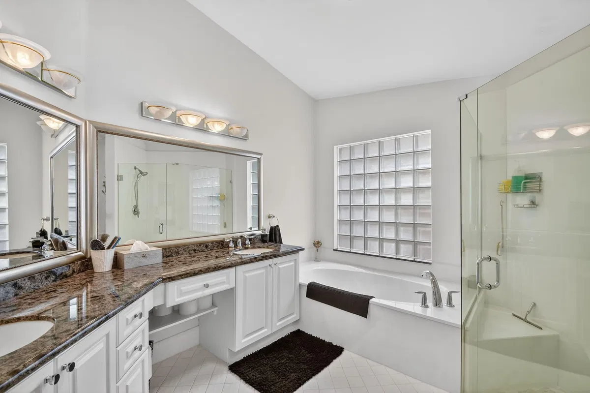 Residence photo 28