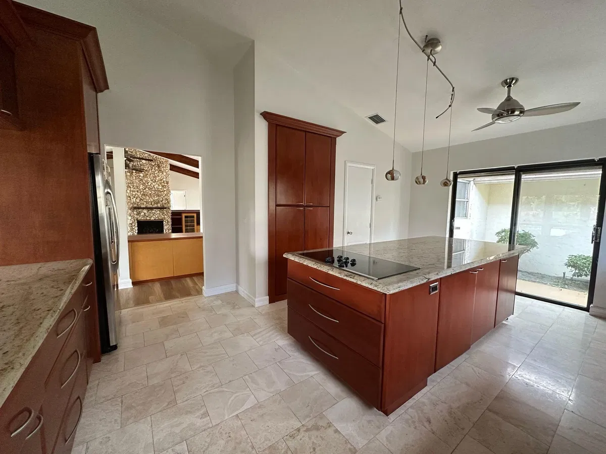  Residence photo 7