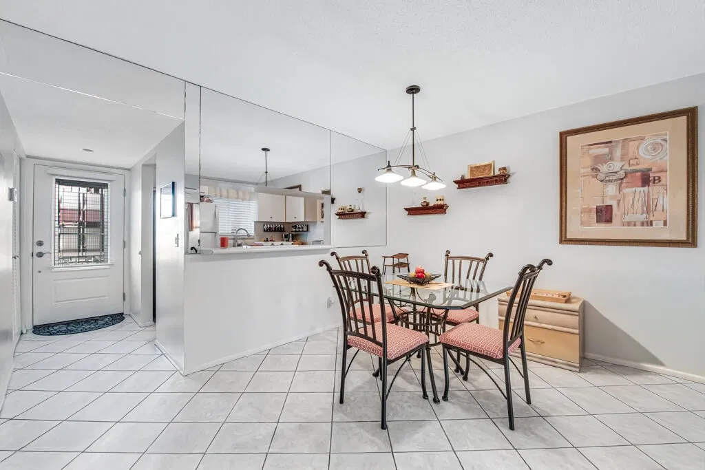 Unit 204 photo 4