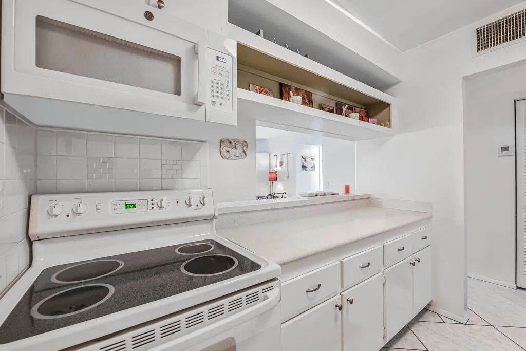 Unit 204 photo 10