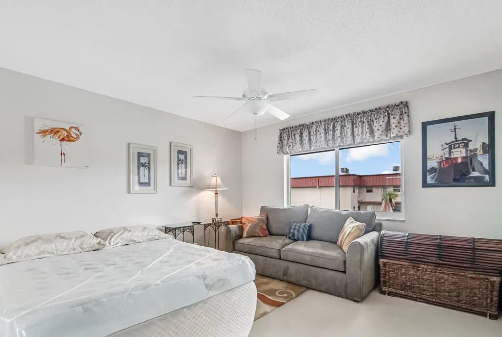 Unit 204 photo 13