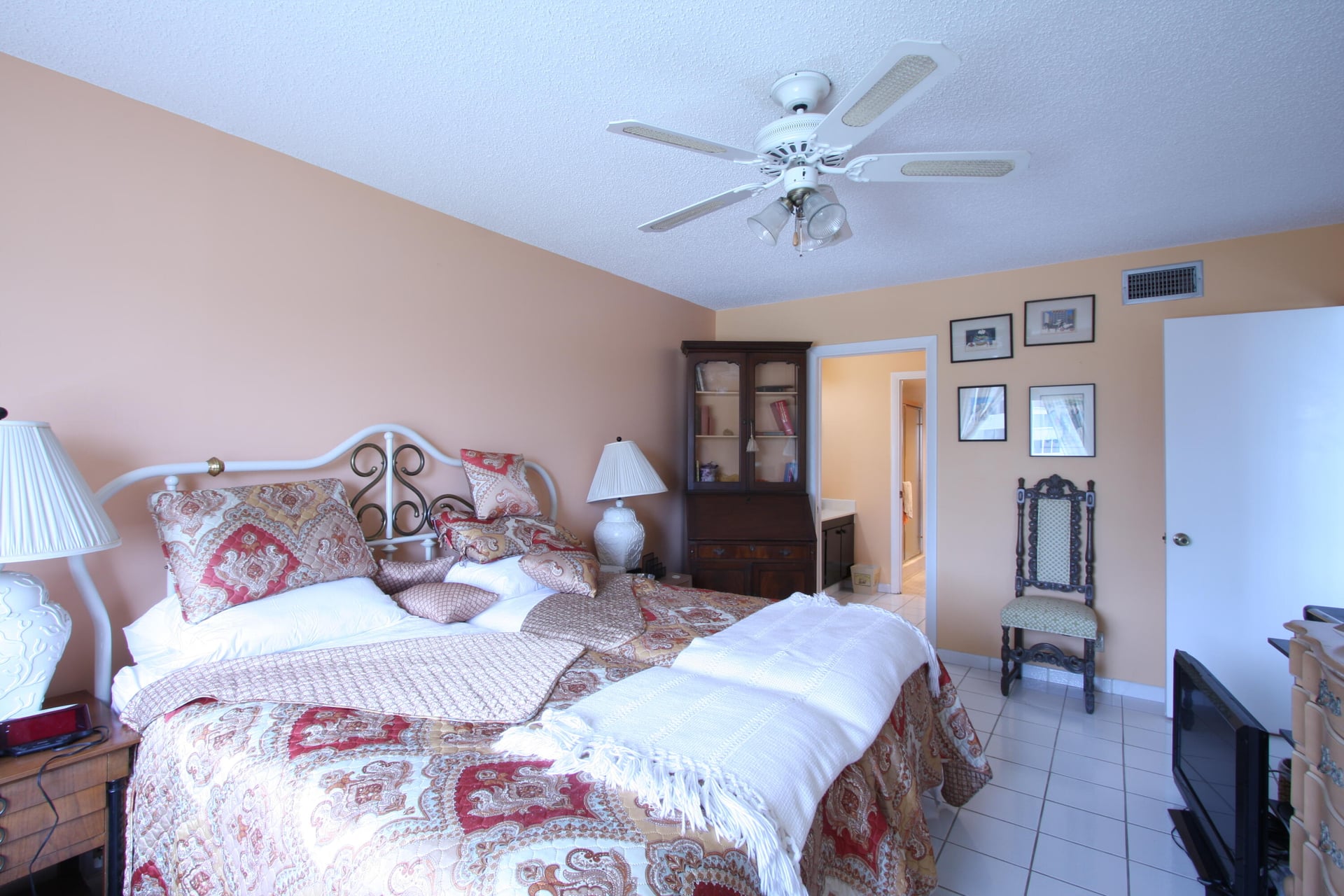 Unit 303 photo 16