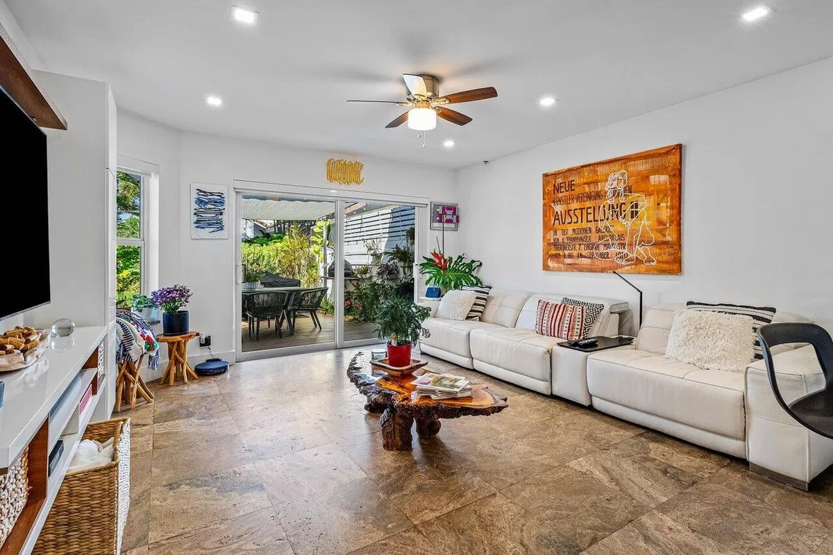 Unit 2093 photo 7