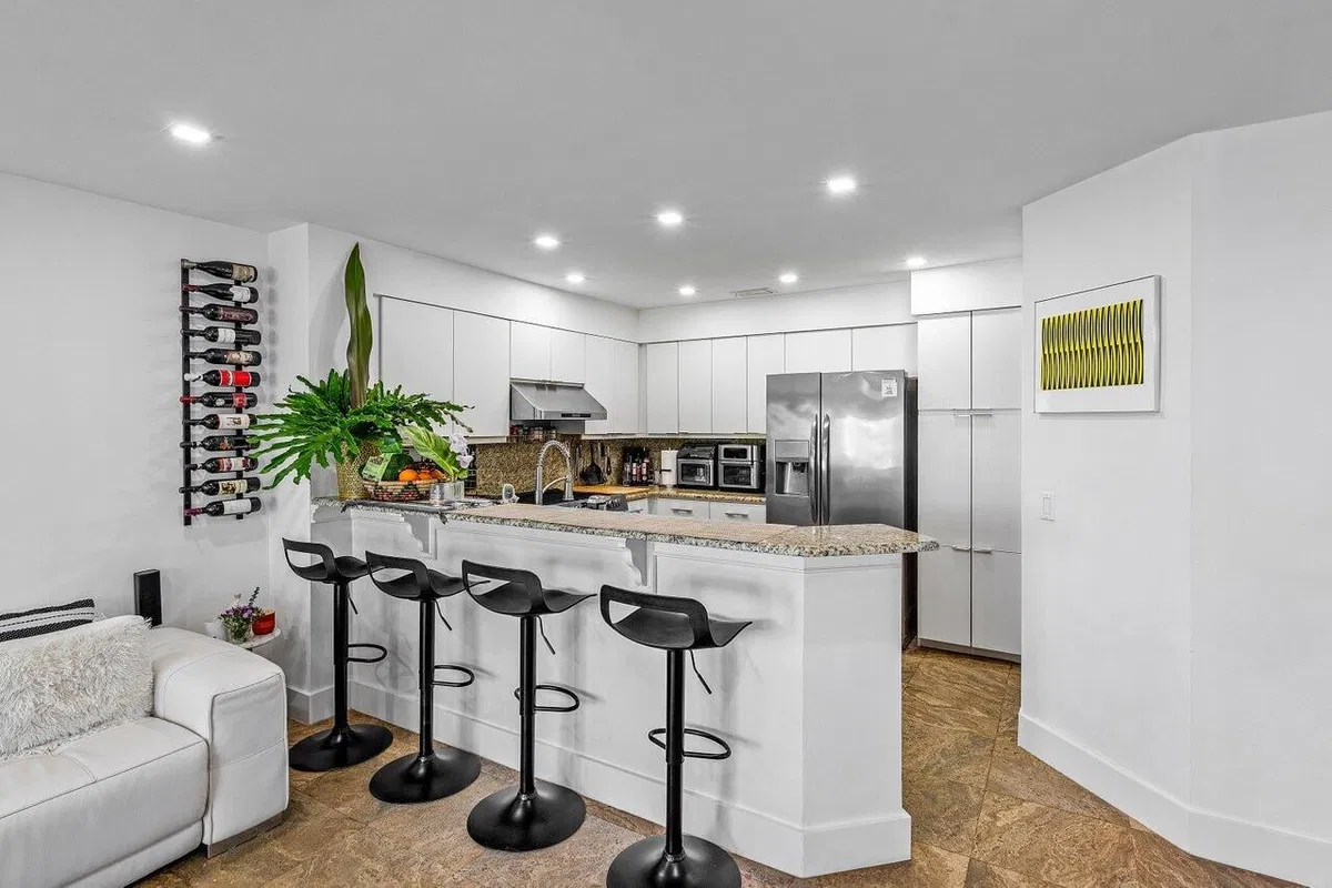 Unit 2093 photo 10