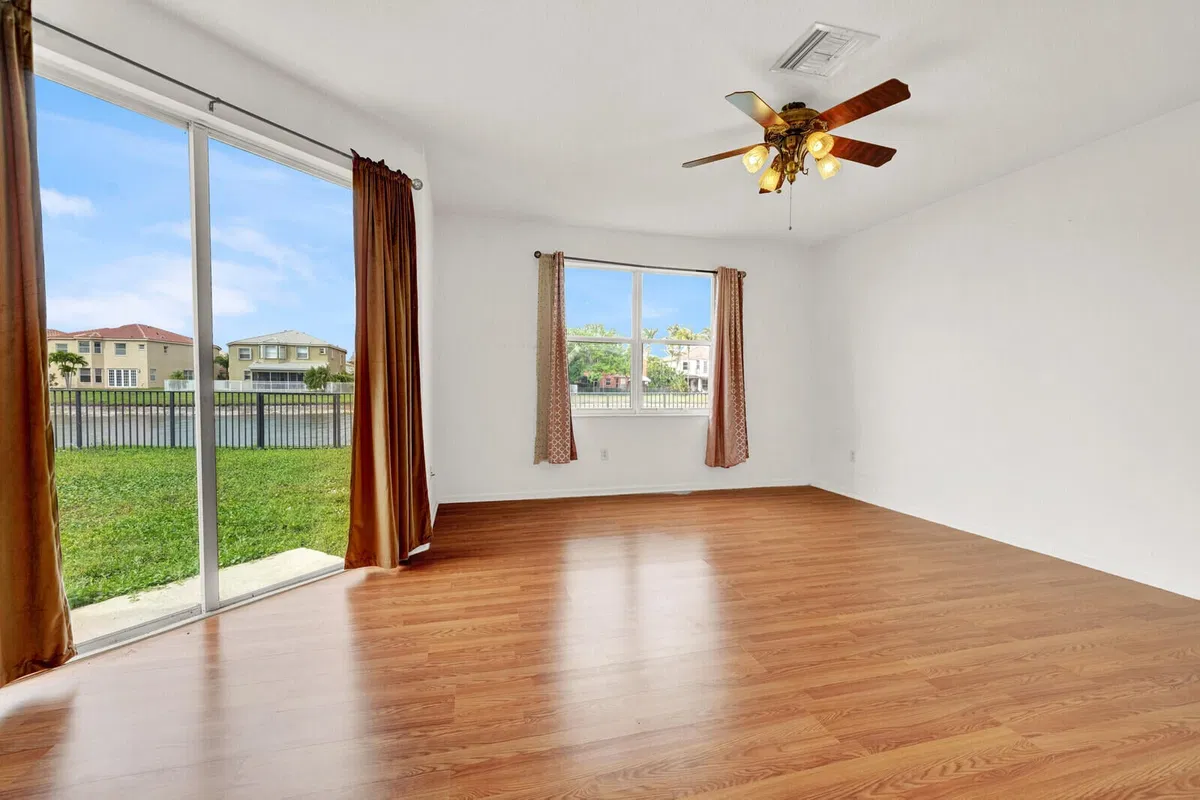 Residence photo 25
