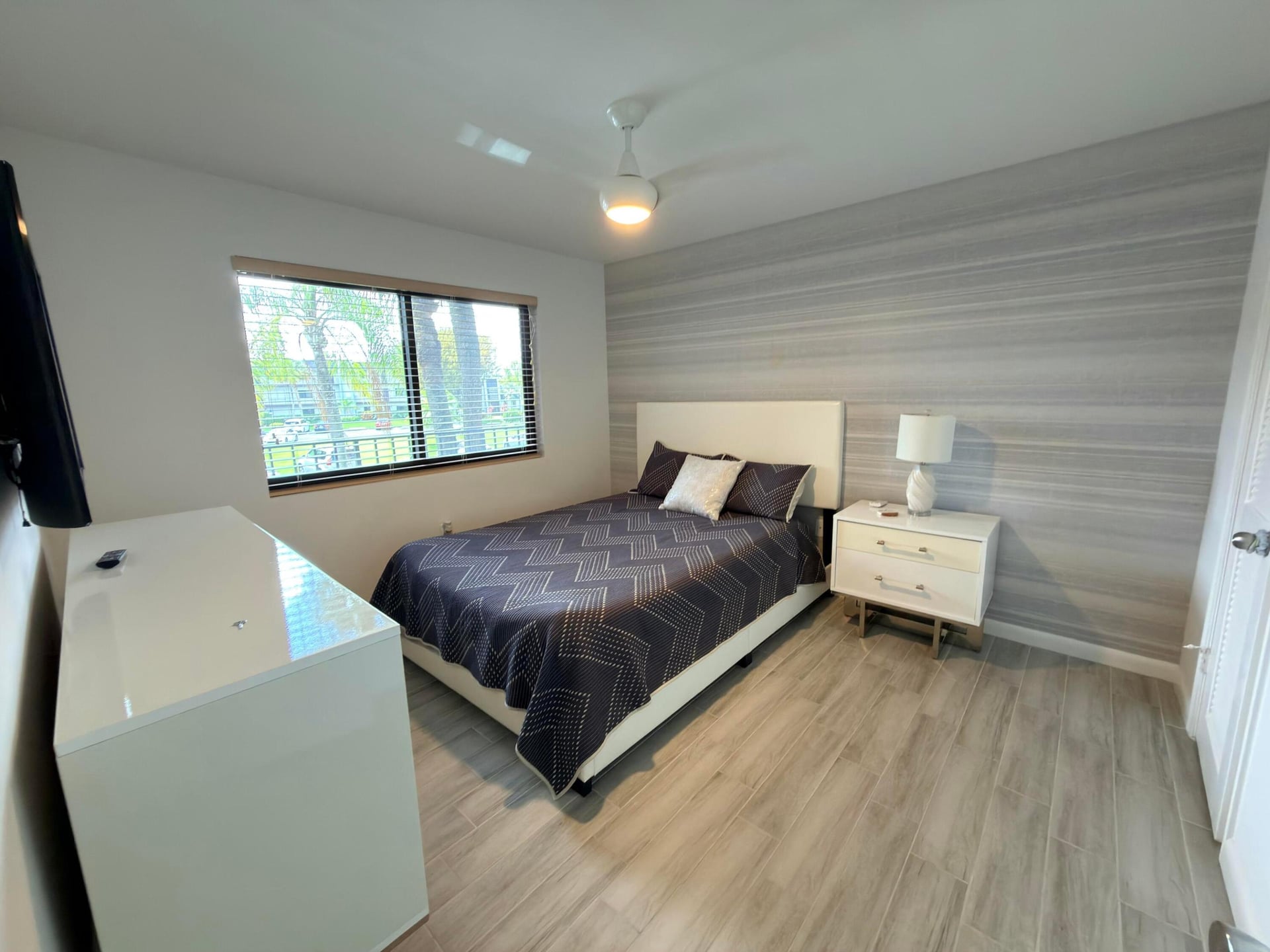 Unit 208 photo 10