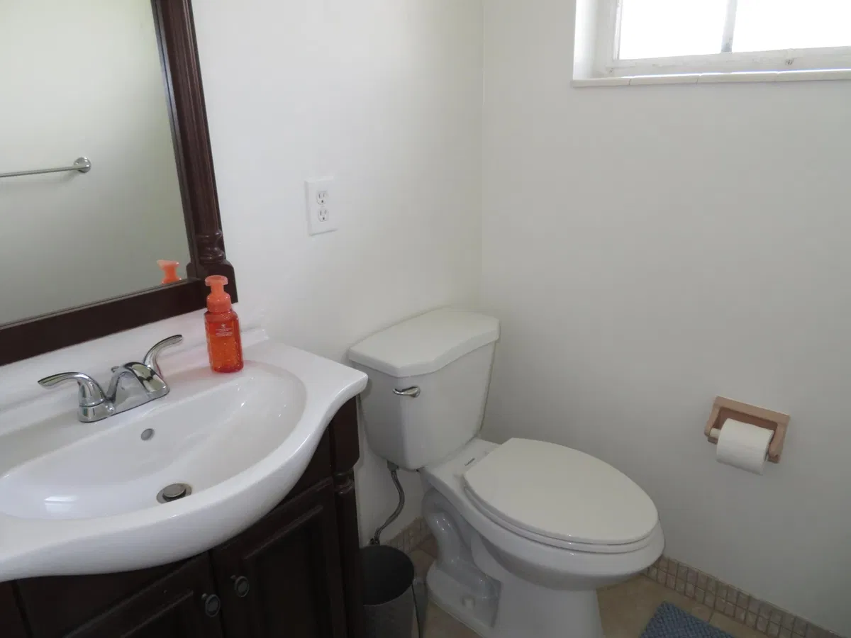 Unit B photo 10