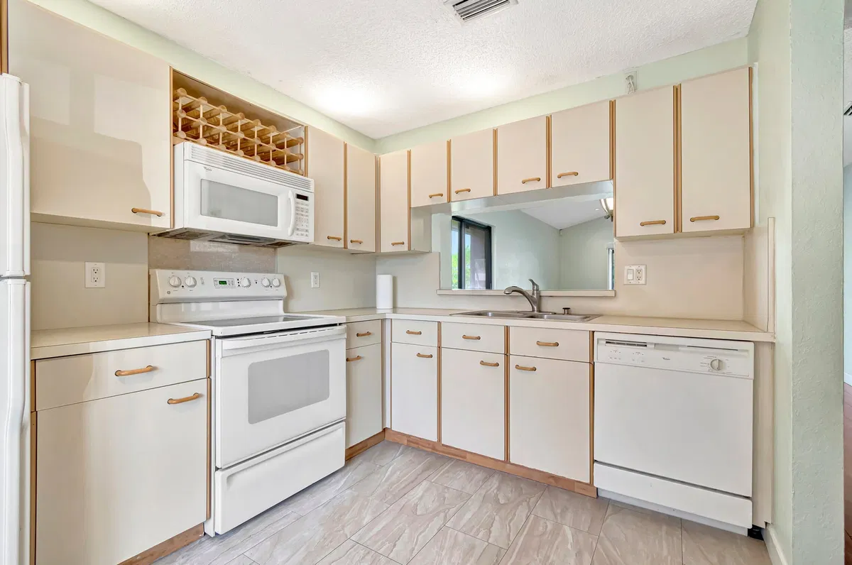  Unit 207 photo 7