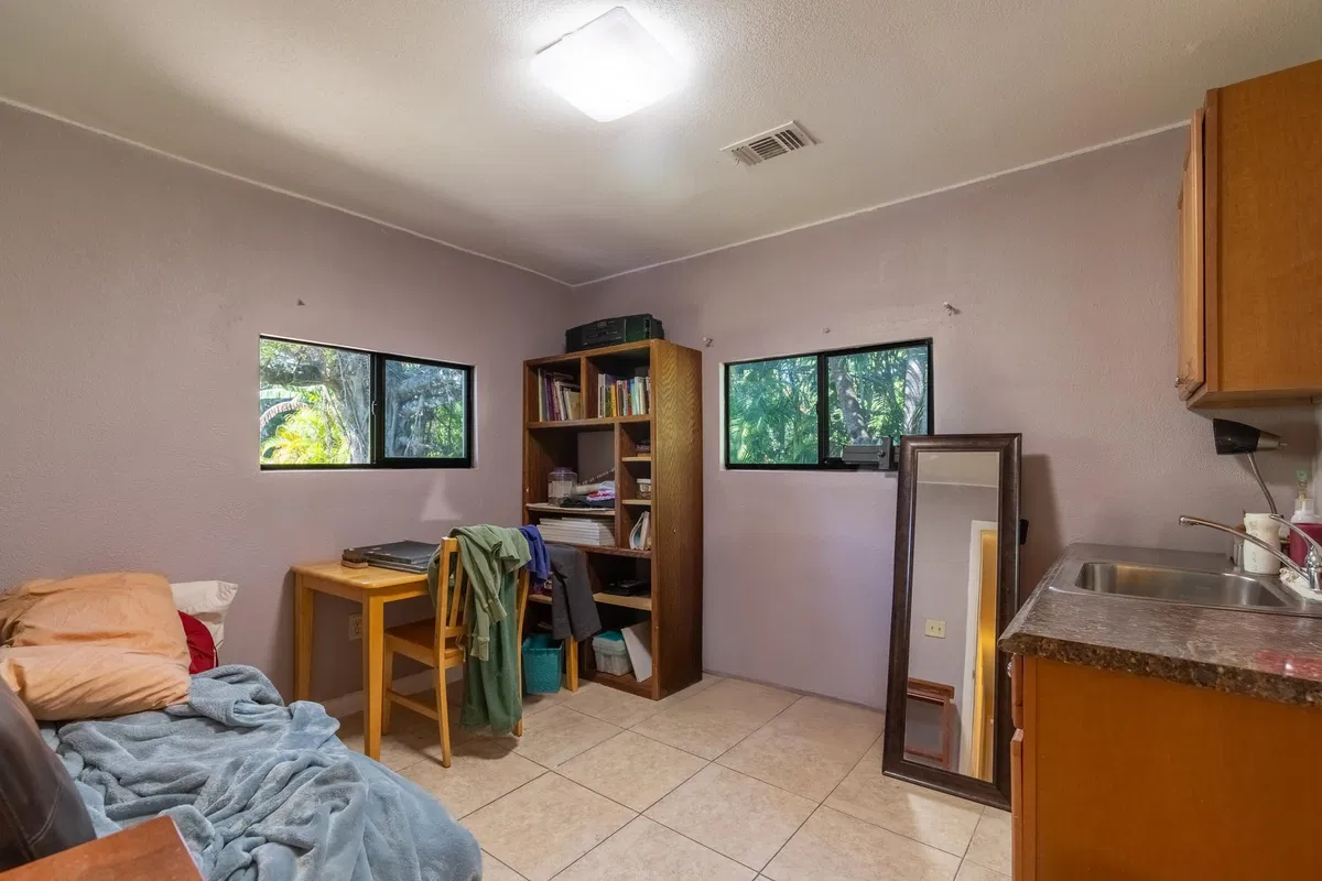 Residence photo 76