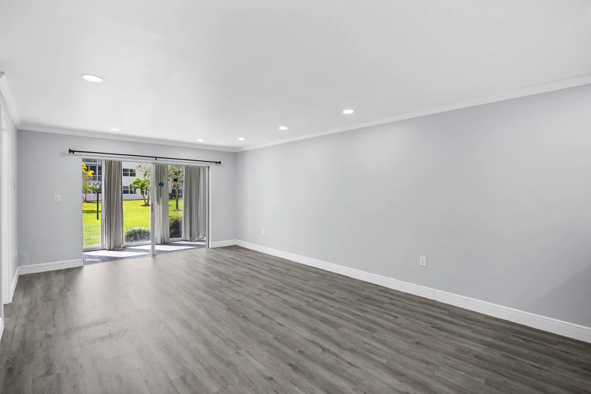 Unit 1314 photo 4