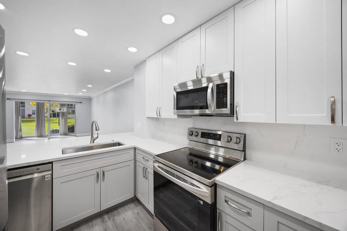 Unit 1314 photo 13