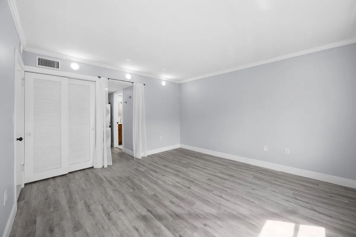 Unit 1314 photo 16