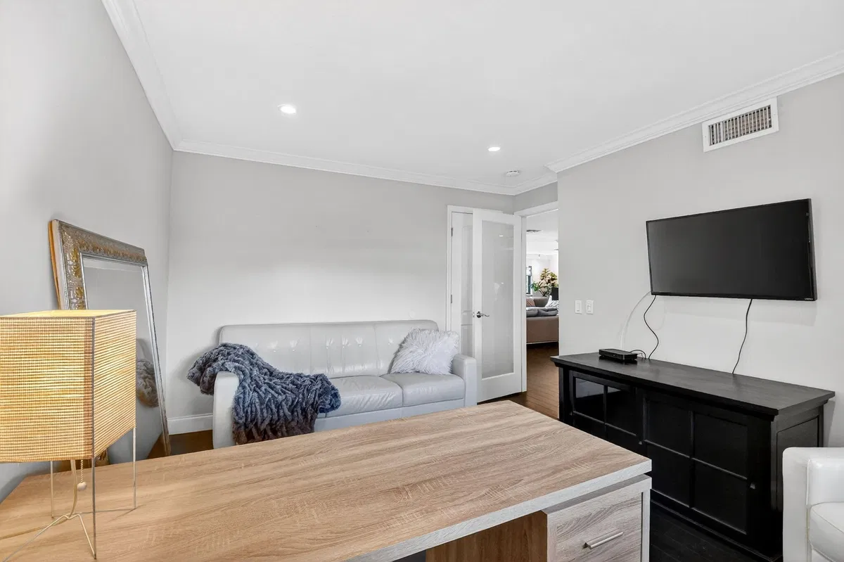 Unit 303 photo 37