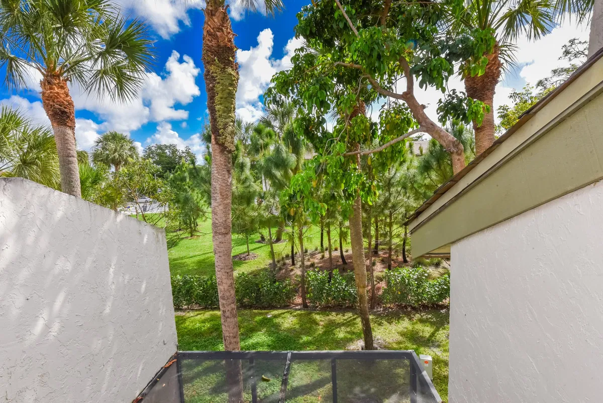 Residence photo 31