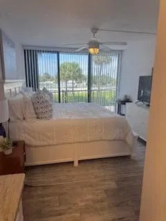 Unit Unit 205 photo 16