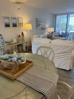 Unit Unit 205 photo 22