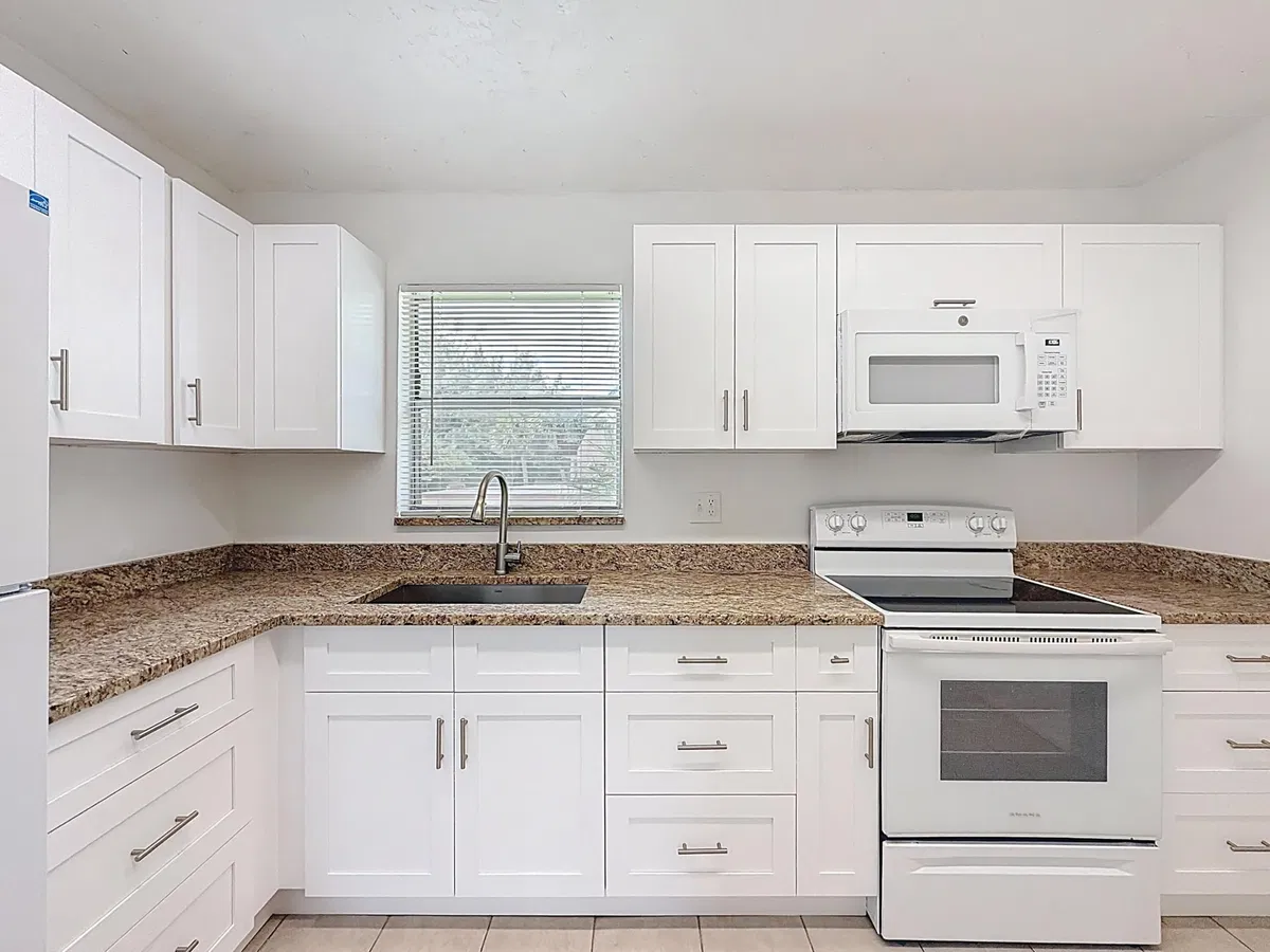 Unit 235 photo 4