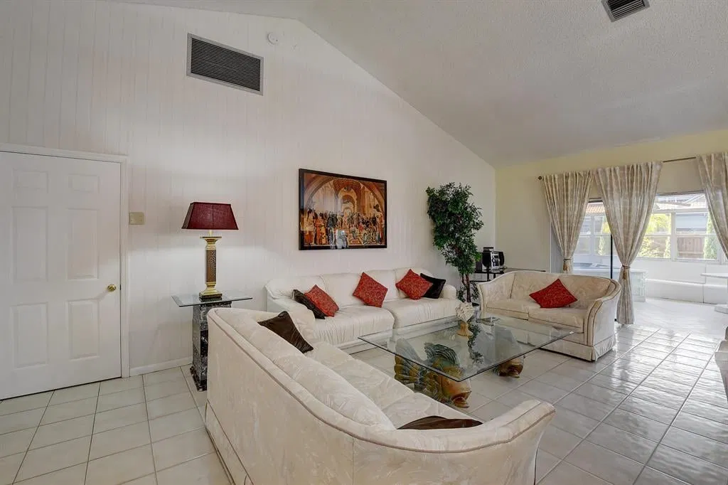 Residence photo 4