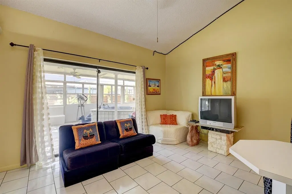 Residence photo 16