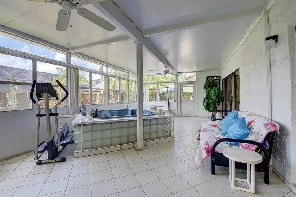 Residence photo 22