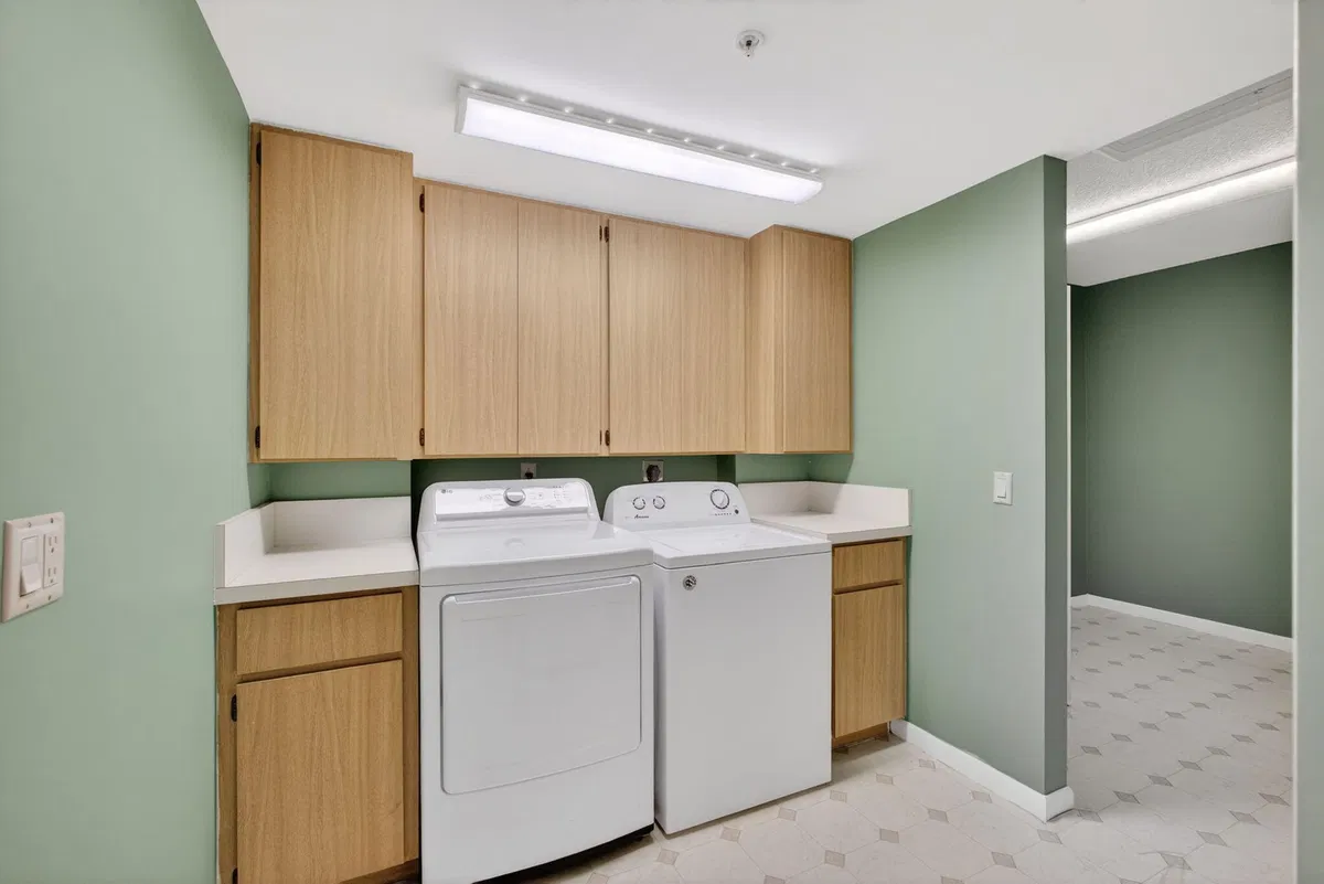  Unit 504 photo 16