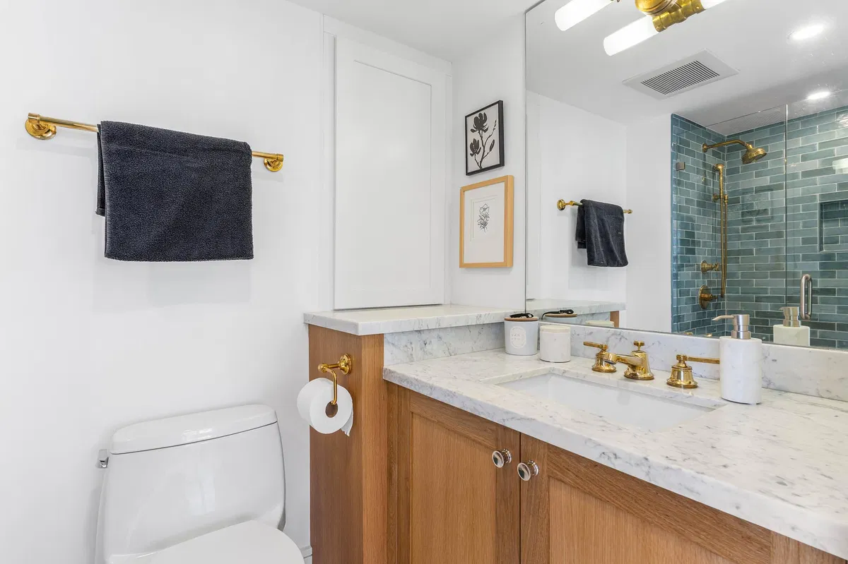 Unit 810 photo 10