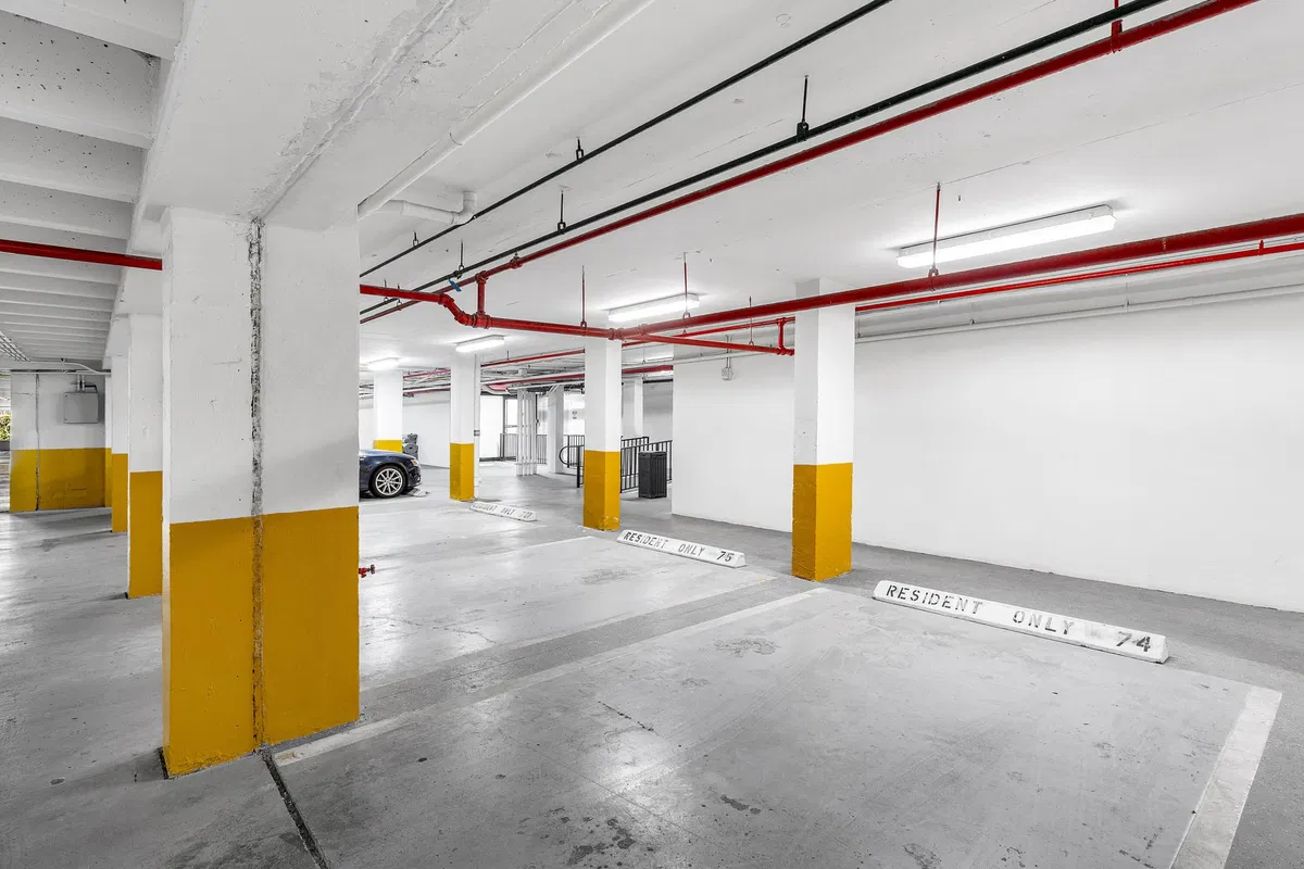 Unit 810 photo 28