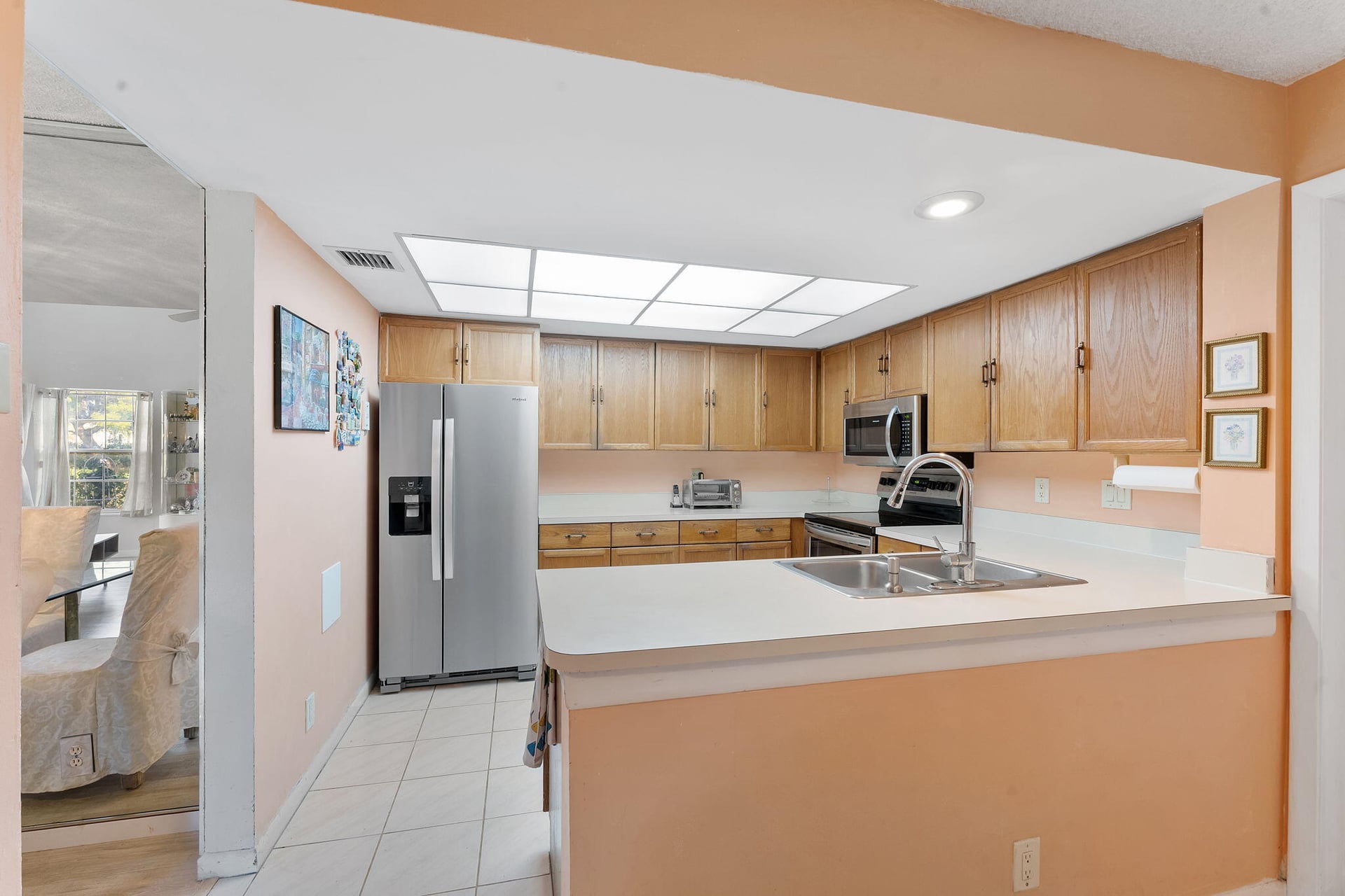 Unit 1010 photo 7