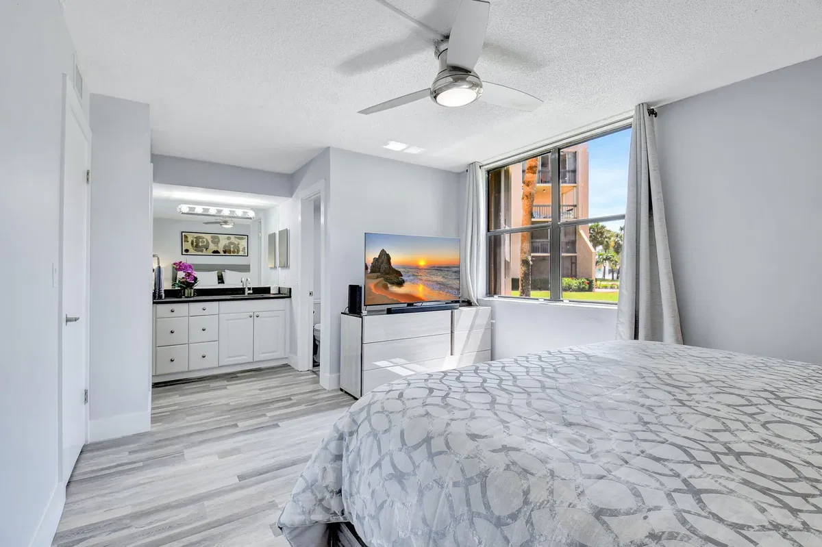 Unit 4103 photo 13