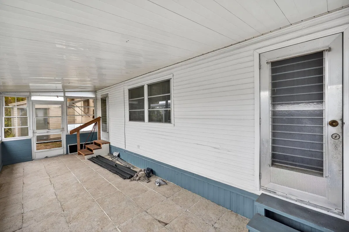 Unit 96 photo 25
