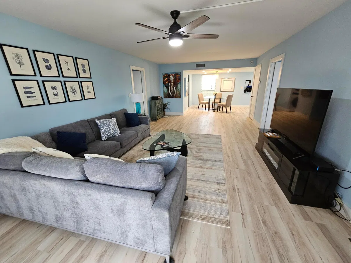 Unit 312 photo 4