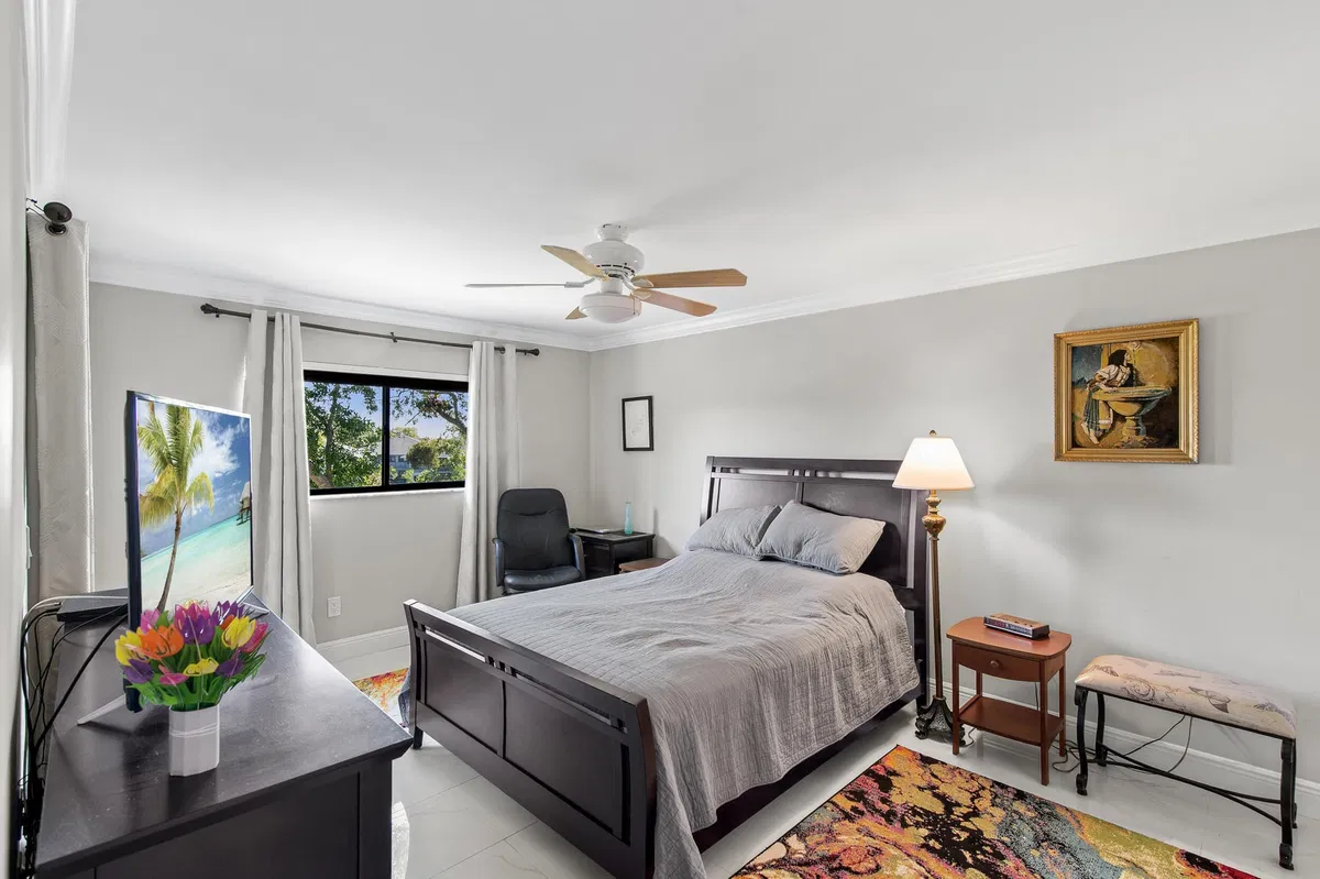 Unit 309 photo 19