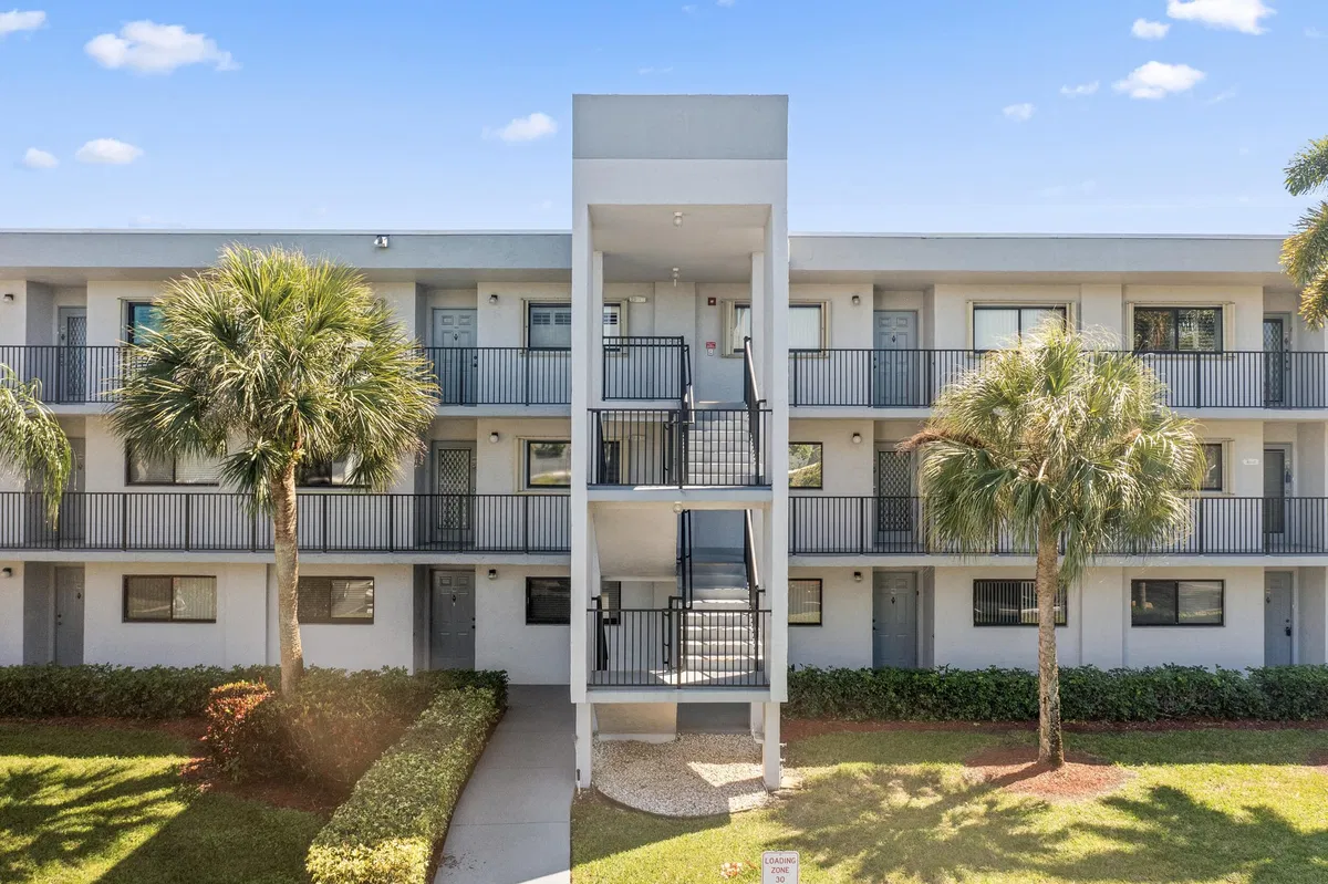 Unit 309 photo 34