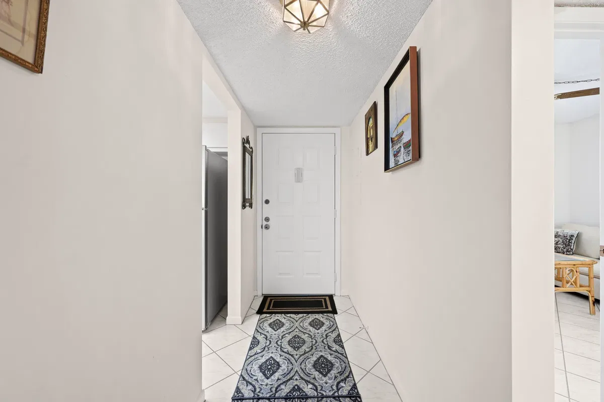 Unit 412 photo 4