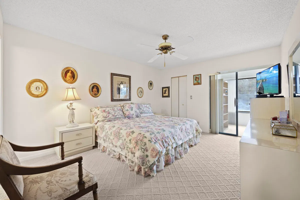 Unit 412 photo 7