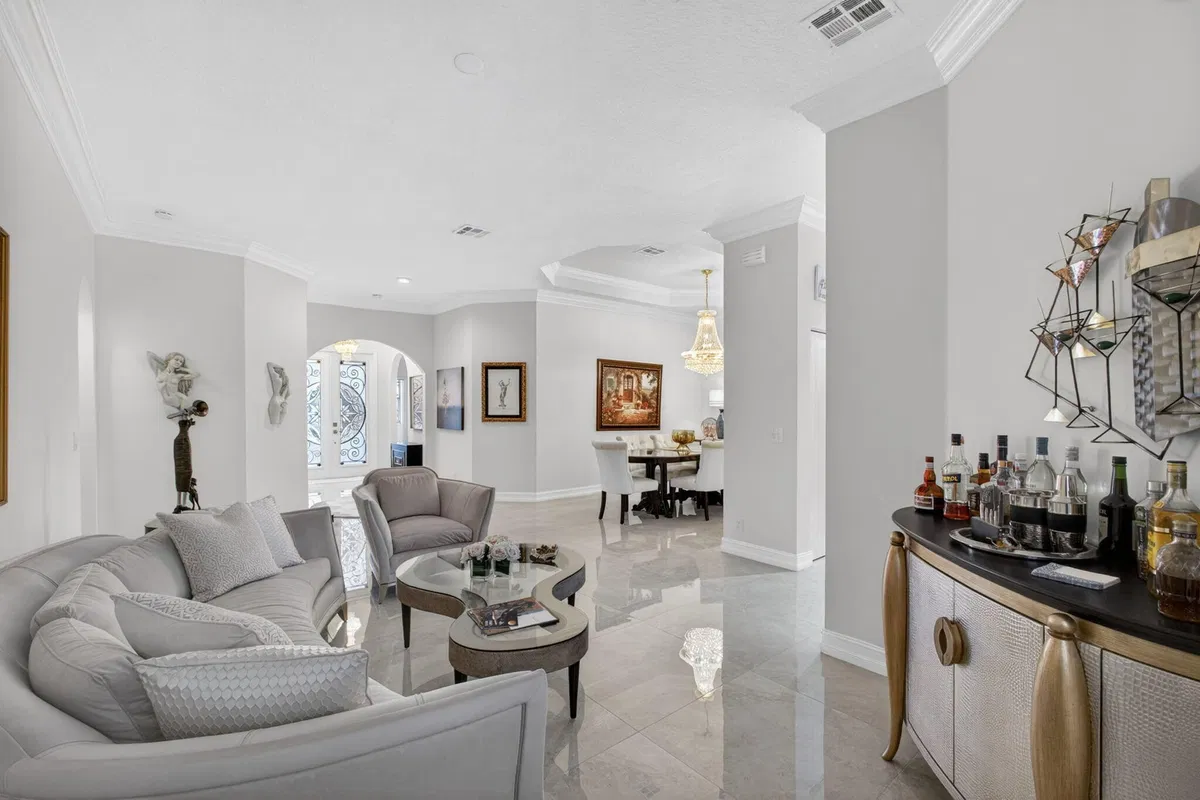 Residence photo 19