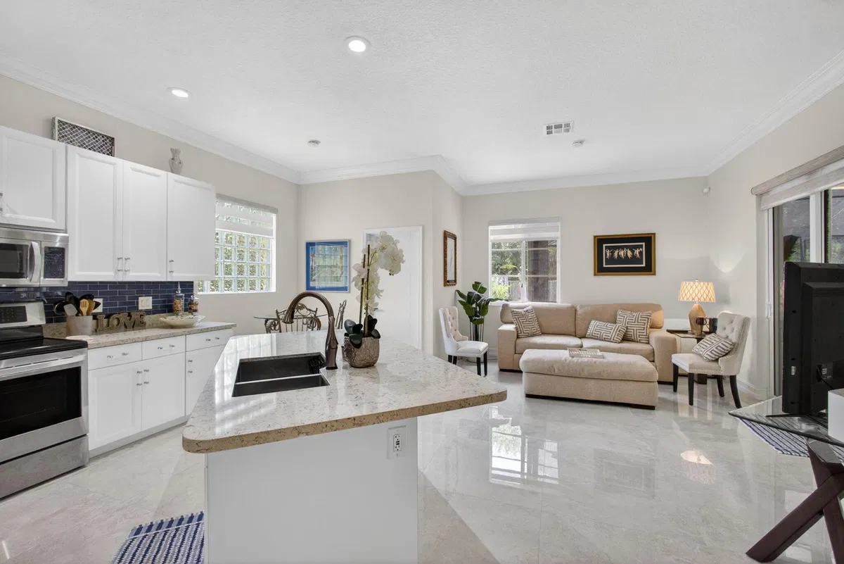 Residence photo 22